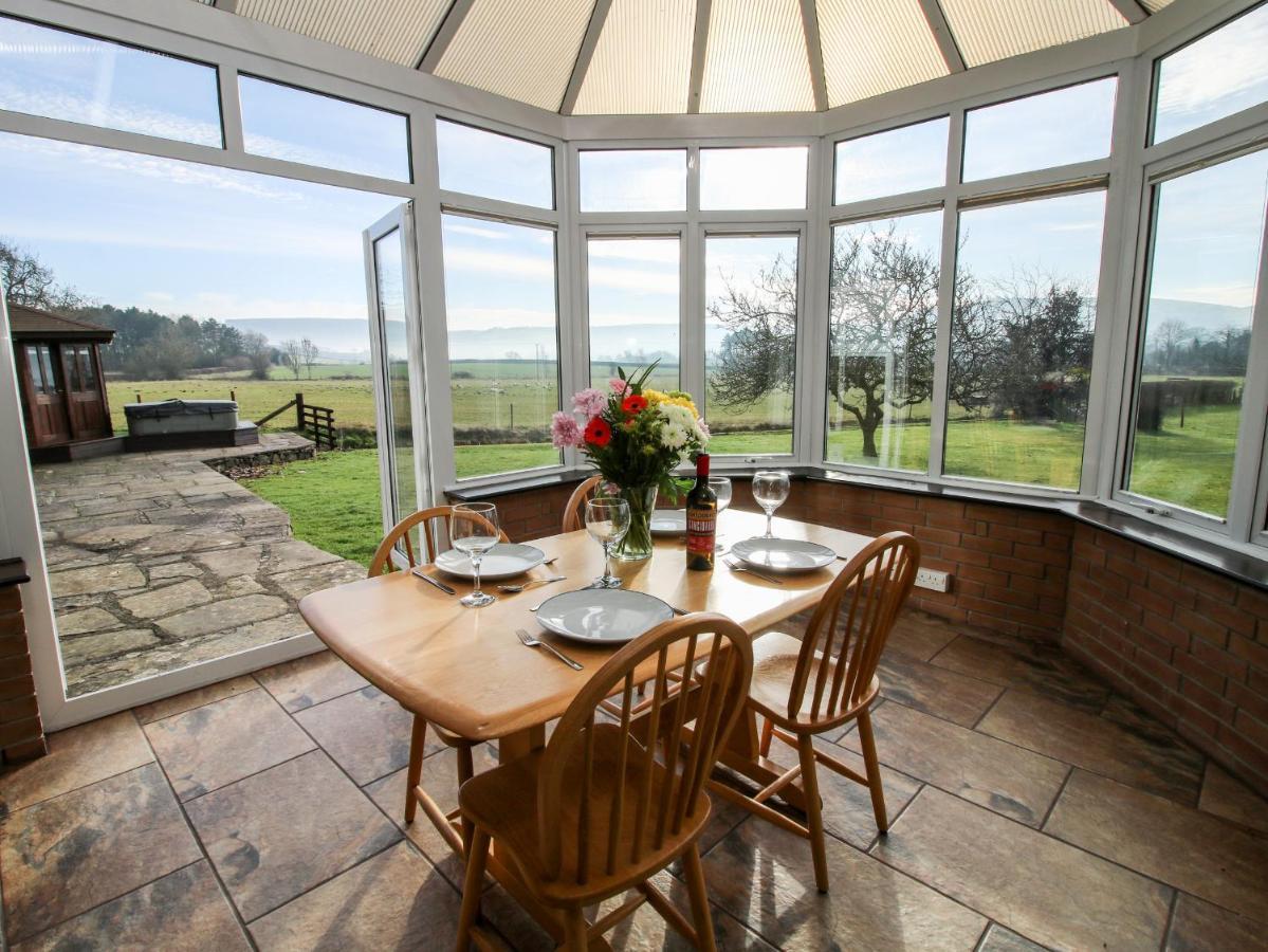 Bicton Lea Villa Acton  Exteriör bild
