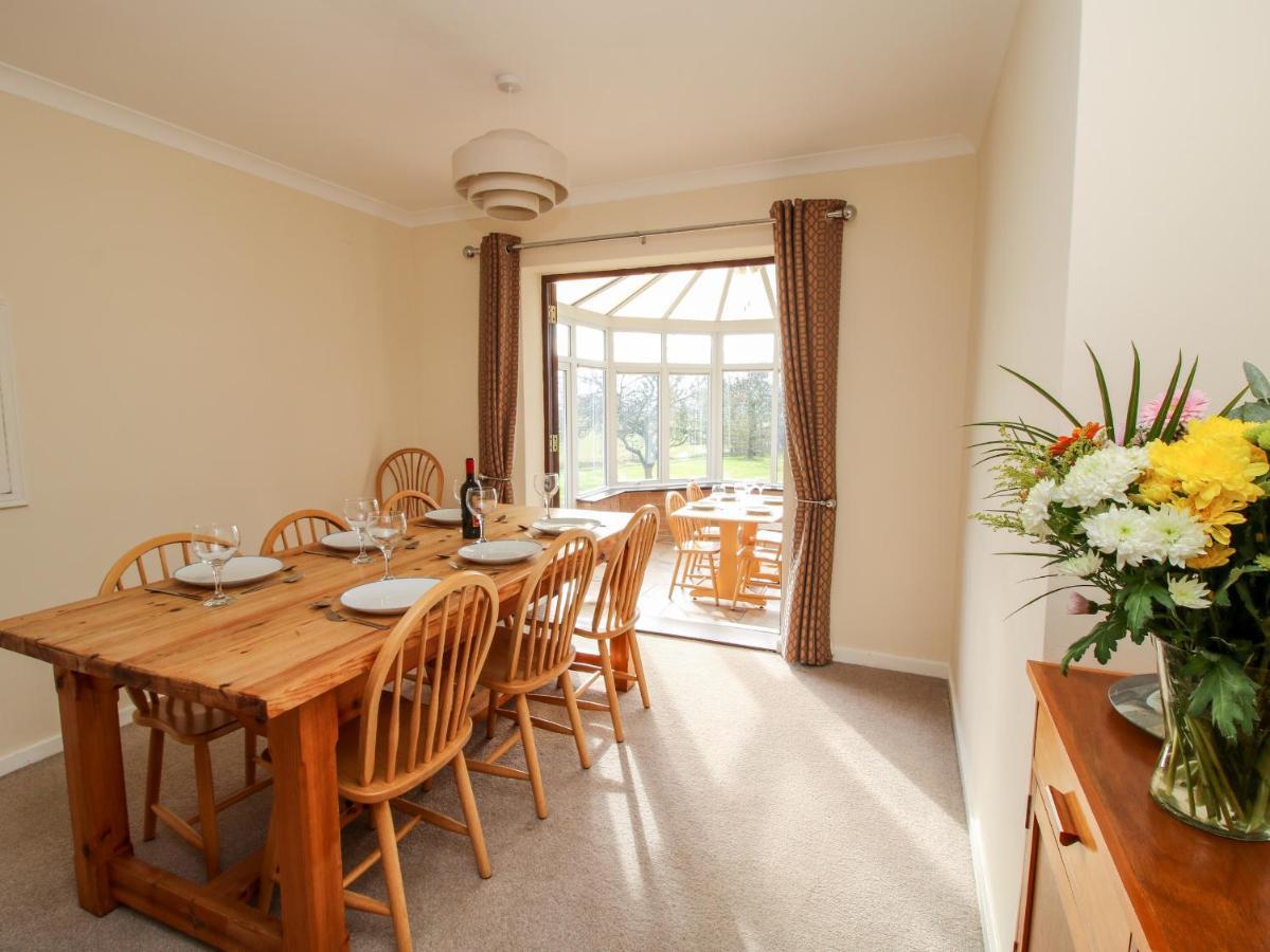 Bicton Lea Villa Acton  Exteriör bild