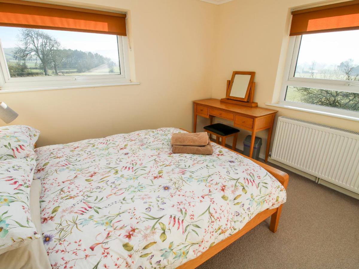 Bicton Lea Villa Acton  Exteriör bild